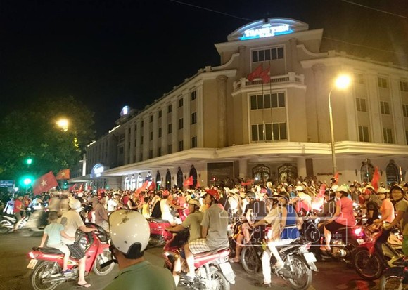 Xử lý 114 trường hợp vi phạm ATGT sau trận đấu giữa U19 Việt Nam - U19 Myanmar ảnh 2