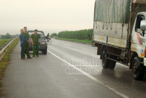 Hà Nội: Bắt ổ nhóm sống “bầy đàn” chuyên đi cướp giật tài sản ảnh 1