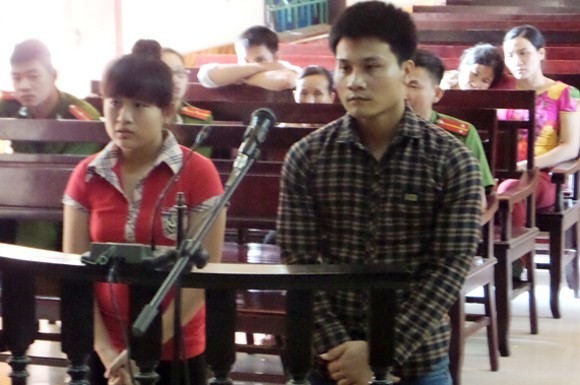 Tú ông và gái bán dâm cấu kết buôn thiếu nữ lám "gái đứng đường" ảnh 1