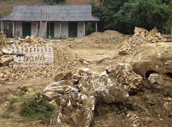 Đói nghèo trên “ vương quốc” đá quý ảnh 1