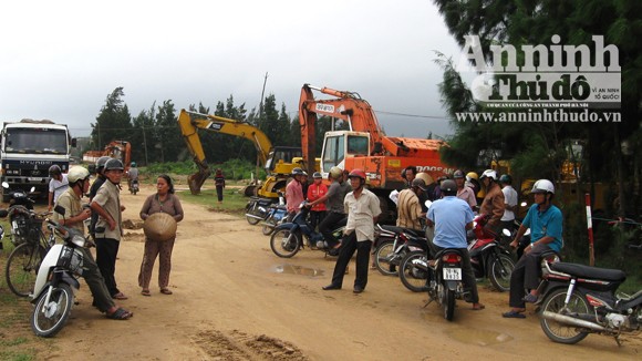 Dân bức xúc, ngăn cản thi công khu tái định cư ảnh 1