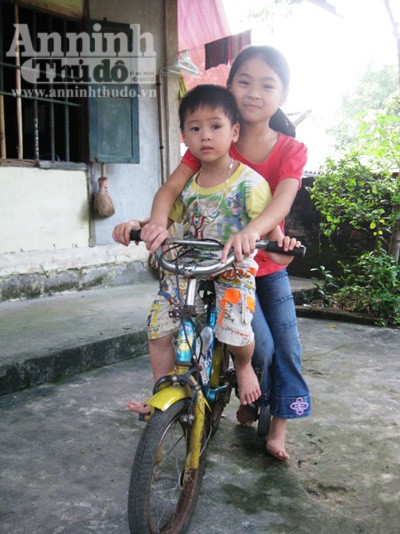 Cần một hi vọng sống cho cậu bé bị ung thư mắt ảnh 2