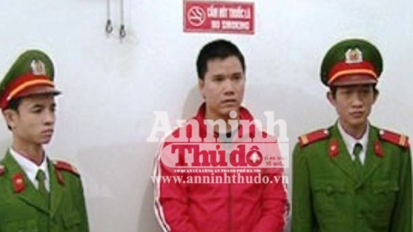 Bắt giữ đối tượng đánh trọng thương bảo vệ quán bar ảnh 1