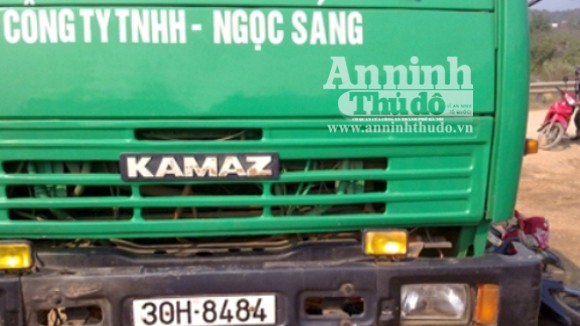 Xe tải chở quặng cán chết 2 mẹ con ảnh 1