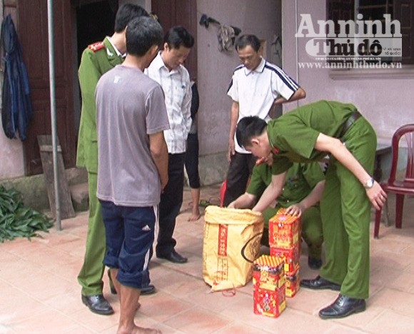 Cha mẹ "ngã ngửa" vì con buôn pháo lậu ảnh 2