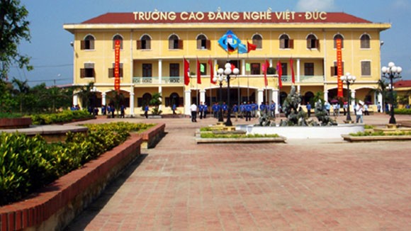 Khởi tố sinh viên đâm chết bạn trong giờ học ảnh 1