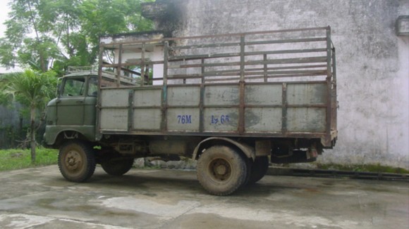 Ô tô tuột dốc cán chết phụ nữ nghèo ảnh 1