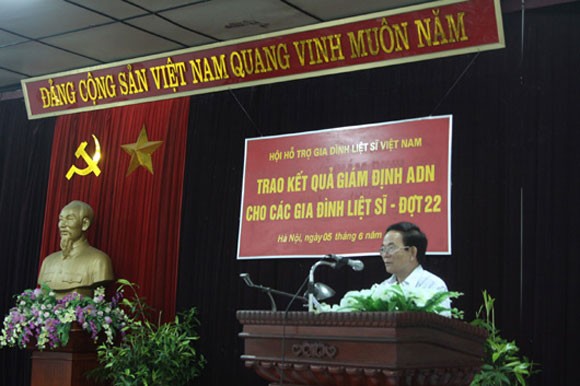 Trao kết quả giám định ADN cho các gia đình liệt sĩ đợt 22 ảnh 2