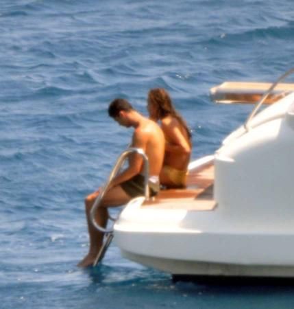 Ronaldo và Sheik làm "chuyện ấy" trên du thuyền ảnh 9