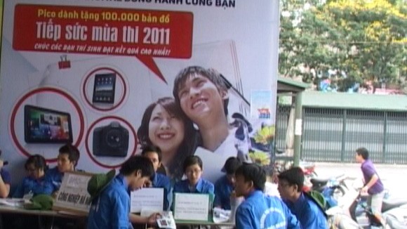 Áo xanh thắp lửa mùa thi ảnh 2