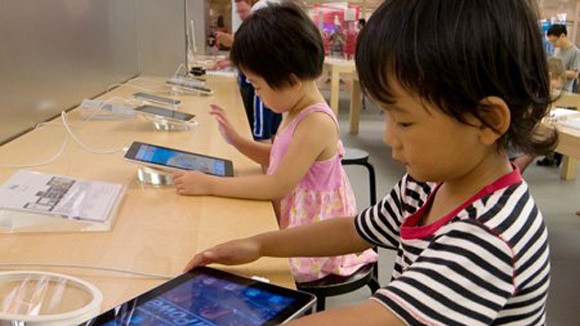 Cẩn trọng khi trẻ tiếp xúc với sản phẩm công nghệ cao ảnh 1