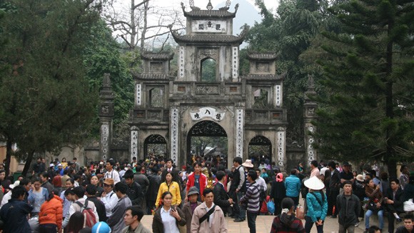 Chùa Hương vào hội: Giá vé, giá đò đều tăng ảnh 1