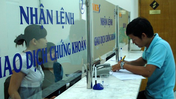 Chứng khoán đang bừng tỉnh ảnh 1
