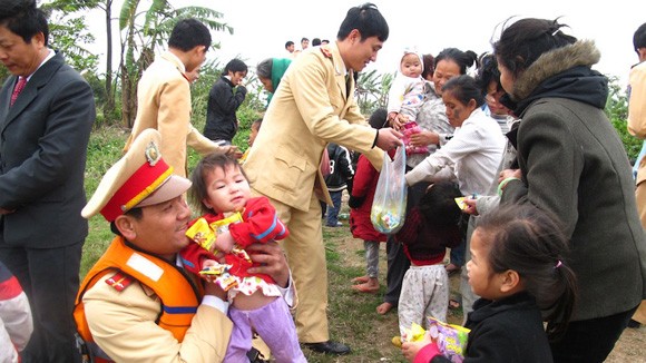 Khơi mạch sống cho dân vạn chài ảnh 1