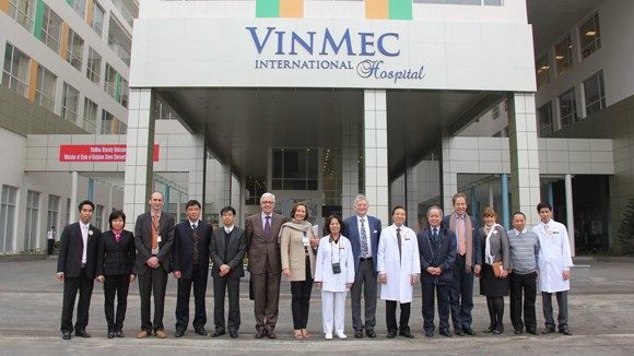 Đoàn đại biểu Vương quốc Bỉ đến thăm bệnh viện Đa khoa quốc tế VINMEC ảnh 1