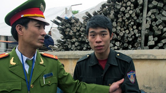 Mạo danh CSCĐ, đi xe biển giả ảnh 1
