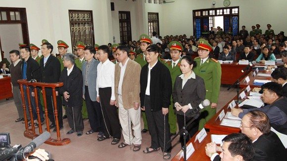 Hàng trăm tỷ đồng trôi ra biển ảnh 1