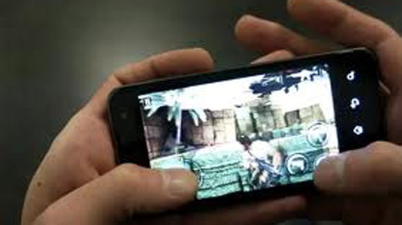 Siết game máy tính, “nhảy” sang điện thoại ảnh 1