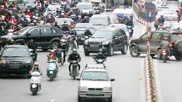 Đề xuất cấm ô tô cá nhân vào trung tâm ảnh 1