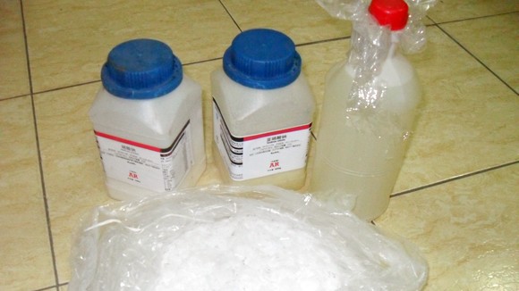 Giật nẩy mình với tiền chất thuốc nổ ảnh 1