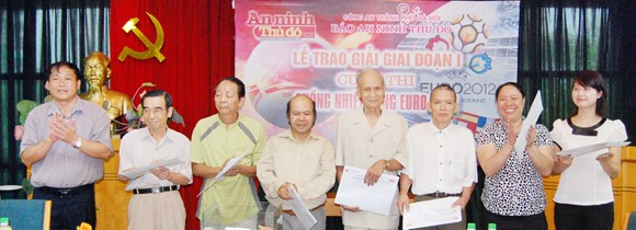 Trao giải “Cuồng nhiệt cùng EURO 2012” ảnh 1