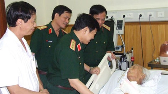 Thăm hỏi, chúc sức khỏe Đại tướng Võ Nguyên Giáp ảnh 1