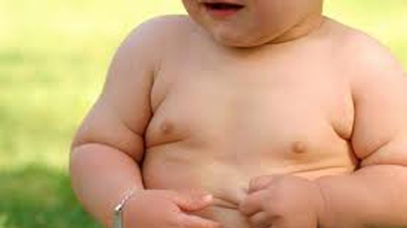 Trẻ béo phì dễ bị vô sinh khi trưởng thành ảnh 1