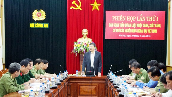 Hoàn thiện hệ thống pháp luật về xuất nhập cảnh ảnh 1