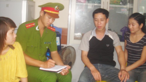 Hai vợ chồng đánh bay 4 tên cướp có súng ảnh 1