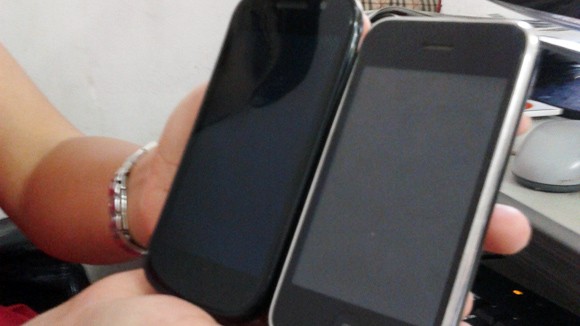 Ham rẻ vớ phải iPhone rởm ảnh 1