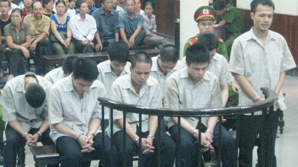 “Dây” phải côn đồ chuyên nghiệp ảnh 1