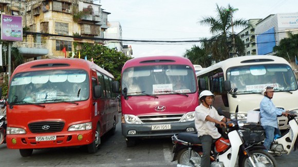 Bức xúc nạn xe dù ,“cò mồi” ảnh 1