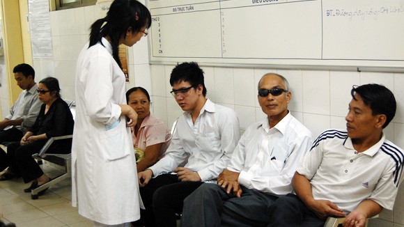 Vẫn chỉ có người ốm mua bảo hiểm y tế ảnh 1