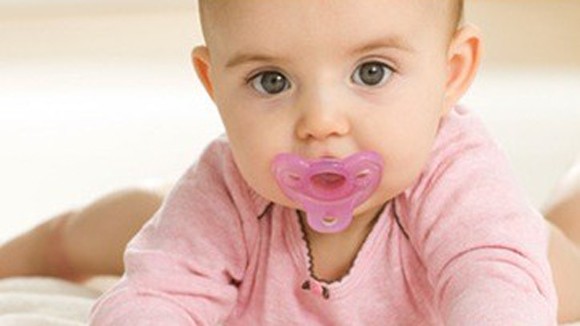 Nguy cơ bệnh từ núm vú giả ảnh 1
