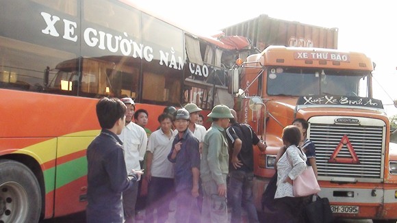Liên tiếp 2 vụ tai nạn giao thông nghiêm trọng ảnh 1