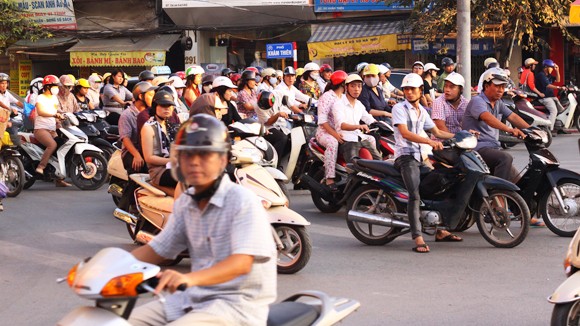 Chính thức thu phí sử dụng đường bộ từ 1-1-2013 ảnh 1