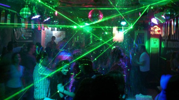 "Làm mồi” trong bar ảnh 2
