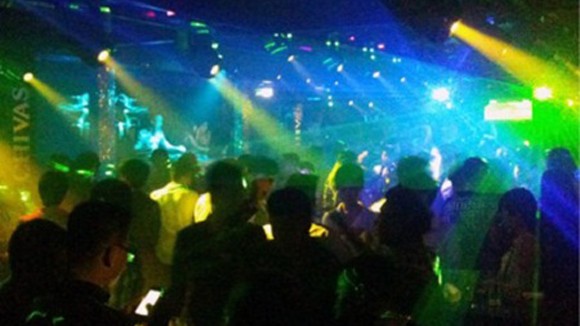 "Làm mồi” trong bar ảnh 1