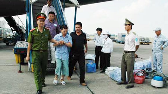 Bắt truy nã trong ngày Tết ảnh 1