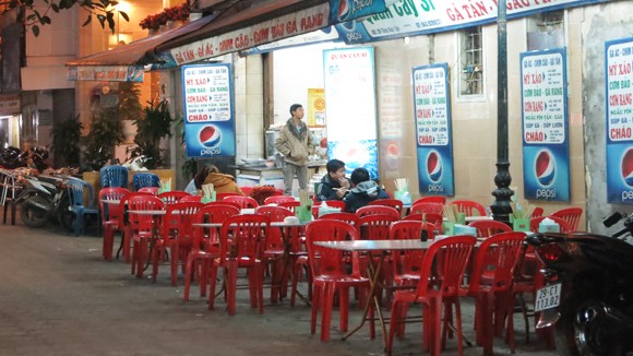 Phố Ẩm thực Hà Nội: 11 năm “cầm cự” ảnh 1