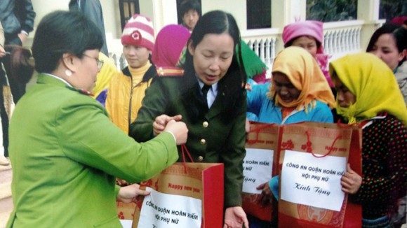 Phụ nữ CAQ Hoàn Kiếm: Nghĩa tình với đồng bào vùng cao ảnh 1