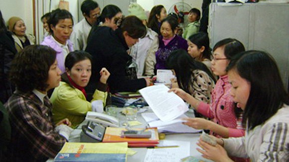 Người giúp việc ngã giá ảnh 1