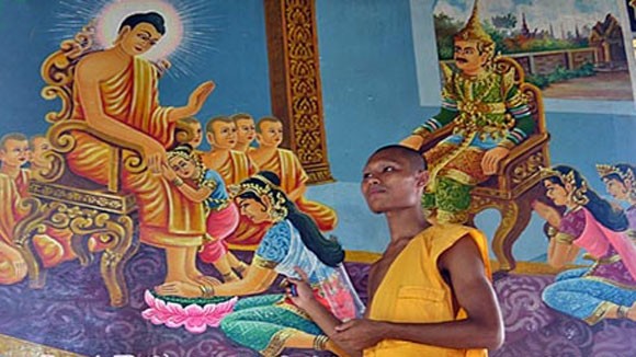 Đến chùa Kh’mer xem tranh Phật ảnh 1