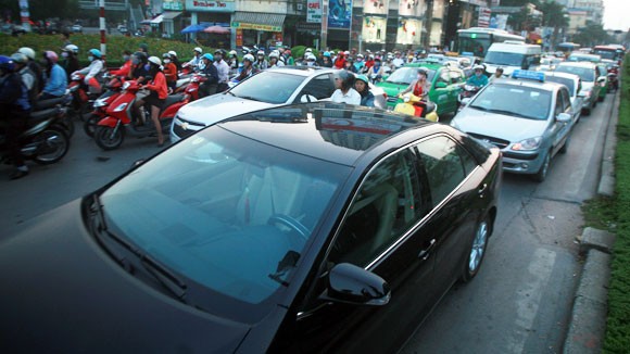 “Cháy” xe cho thuê tự lái ảnh 1