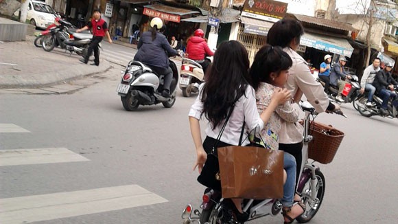 Mối nguy từ “mốt” xe đạp điện ảnh 1