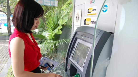 Thu phí ATM nội mạng: Khó khẳng định dịch vụ sẽ tốt hơn ảnh 1