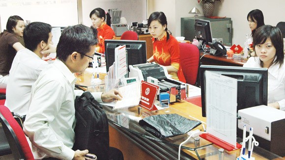 Lãi suất giảm vẫn ồ ạt gửi ngân hàng ảnh 1