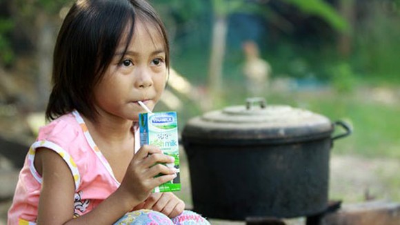 286.000 trẻ em khó khăn được uống sữa ảnh 1