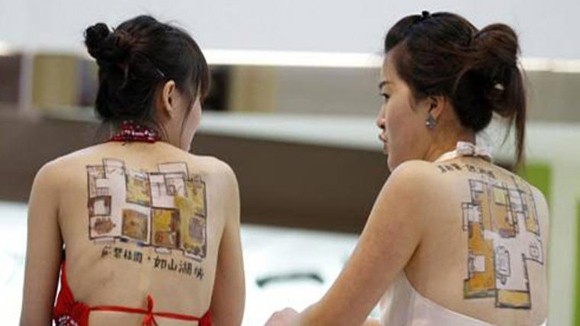 Làm tiền trên thân thể ảnh 1