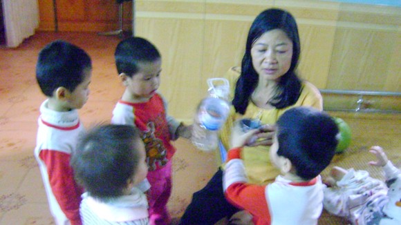 Người cha của những “vầng trăng khuyết” ảnh 2